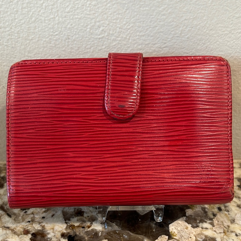 Pre-loved Red LV Epi Wallet with Kisslock